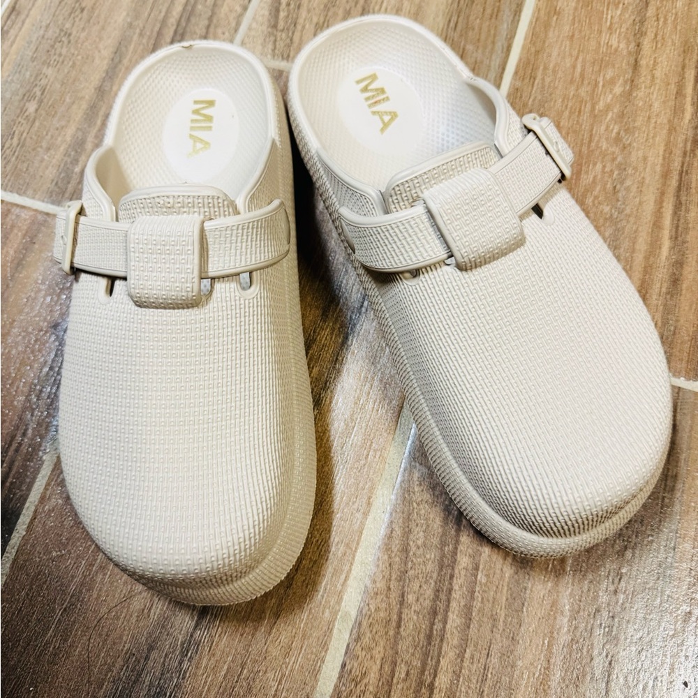 Mia lida slip-on clogs NEW